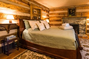 5 bedrooms, iron/ironing board, WiFi, bed sheets - Stunning Family/Friends Retreat,110 Private Acres, Renovated Historic Home (Madison)