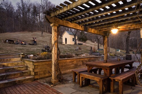 Stunning Family/Friends Retreat,110 Private Acres, Renovated Historic Home