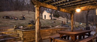 Stunning Family/Friends Retreat,110 Private Acres, Renovated Historic Home