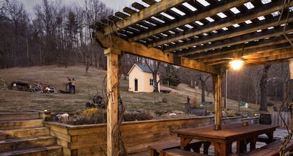 Stunning Family/Friends Retreat,110 Private Acres, Renovated Historic Home