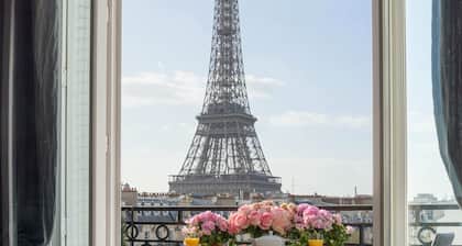 Stunning & Bright, Sleeps 6, w/Big Balcony and Amazing Paris Views