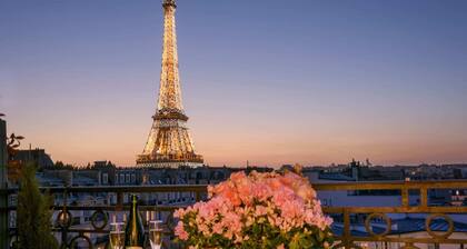 Stunning & Bright, Sleeps 6, w/Big Balcony and Amazing Paris Views