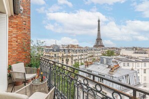 Property grounds - Stunning & Bright, Sleeps 6, w/Big Balcony and Amazing Paris Views (Paris)