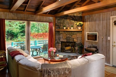 Bakery Redwood Retreat with Creek Access