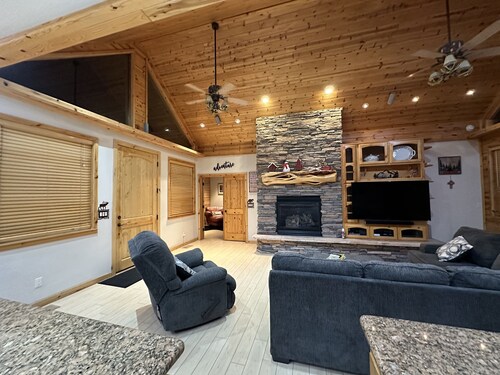 Luxury Knotty Pine Cabin IN THE Pinetop Lakes C.C