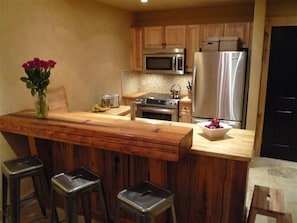 Refrigerador, microondas, horno, placa de cocina