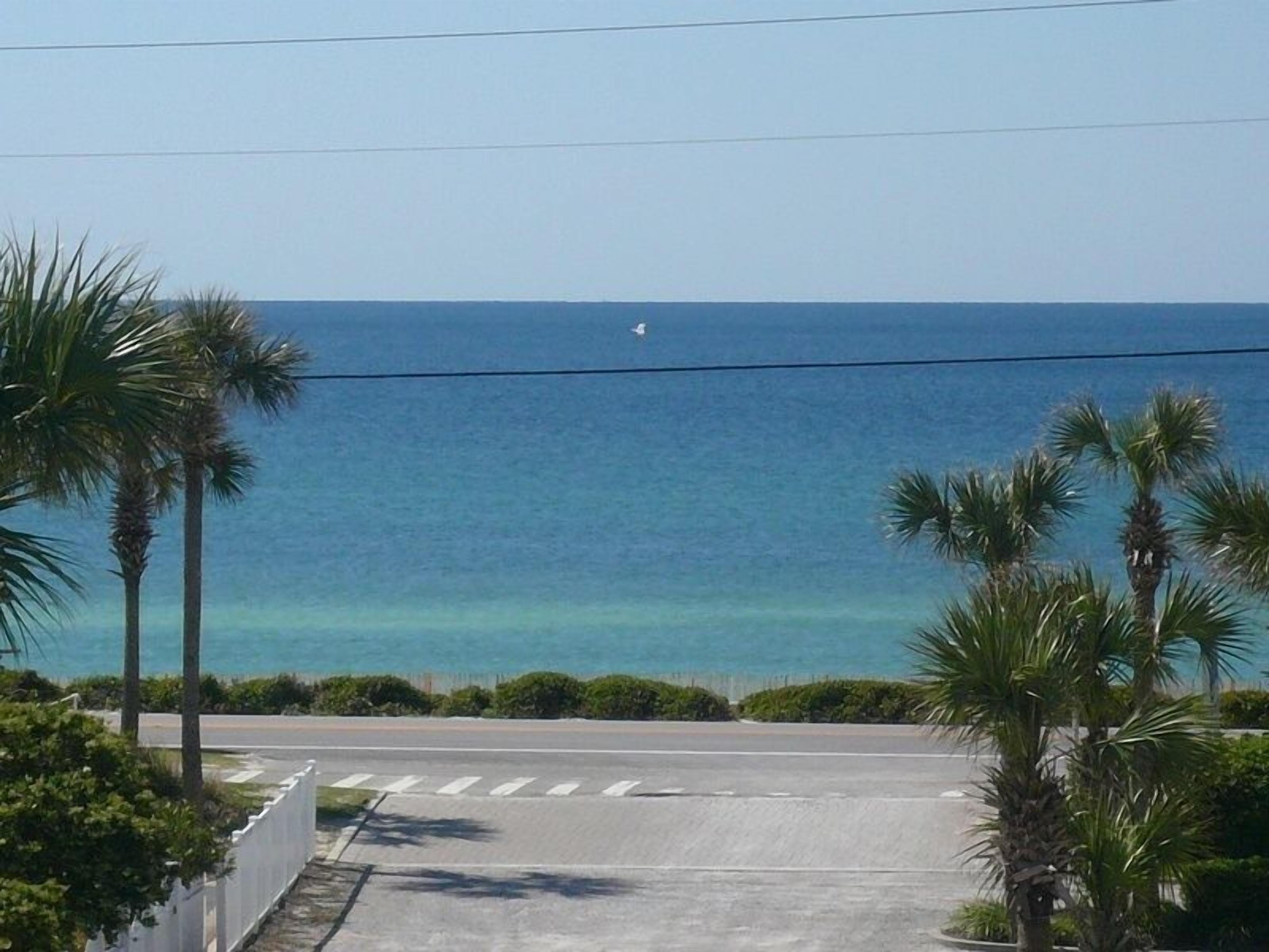 CLEAN AND SPACIOUS  CONDO+ WONDERFUL GULF VIEW , 3BR/3BTH