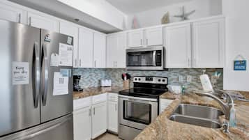 冰箱、微波炉、烤箱、炉灶