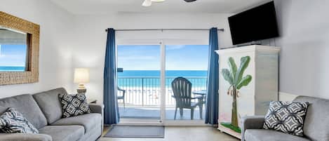 Smart TV, reproductor de DVD, libros y estéreo