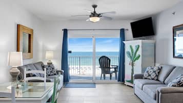 智能电视、DVD 播放器、书、立体声音响