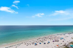 ビーチ、サンラウンジャー