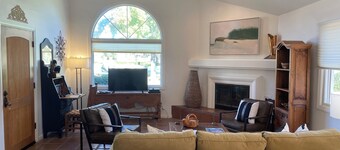 CHARMING CASITA PÅ 10 ACRES NETT TIL BYEN