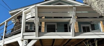 Charming Oceanview Bungalow - Prime Location - Steps to Beach