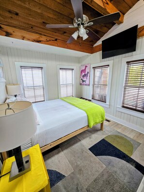 2 slaapkamers, een strijkplank/strijkijzer, gratis wifi, beddengoed