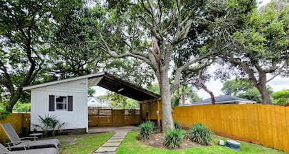 Charming Pet Friendly Oceanview Bungalow - Ubicación excelente - A pasos de la playa