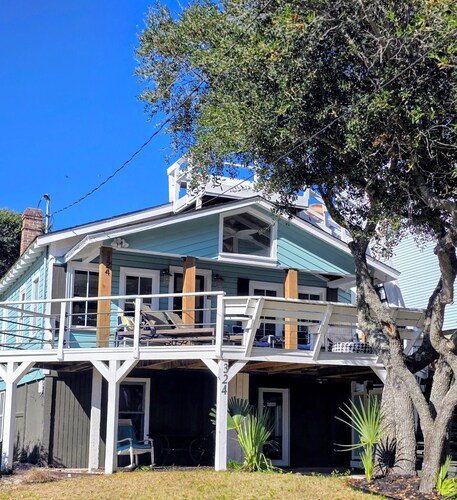 Charming Oceanview Bungalow - Prime Location - Steps to Beach