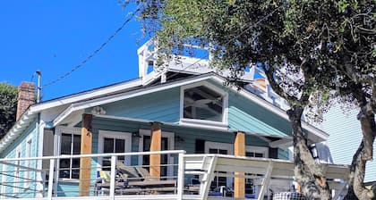 Charming Oceanview Bungalow - Prime Location - Steps to Beach