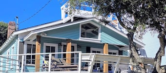 Charming Oceanview Bungalow - Prime Location - Steps to Beach