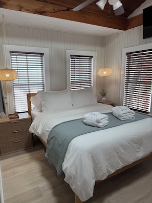 2 bedrooms, iron/ironing board, free WiFi, bed sheets