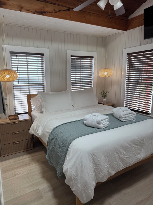 2 bedrooms, iron/ironing board, free WiFi, bed sheets - Charming Oceanview Bungalow - Prime Location - Steps to Beach (Folly Beach)