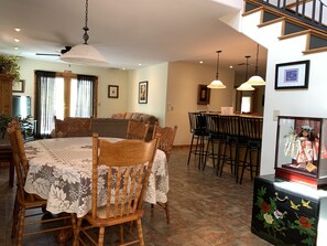 Dining - 4 bed, 2 bath luxury vacation home for up to 8 guests (Bisbee)