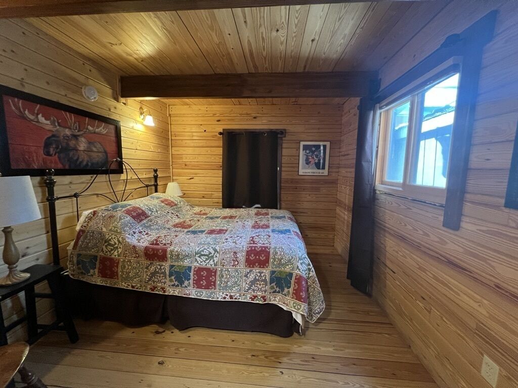2 bedrooms, travel crib, free WiFi, bed sheets