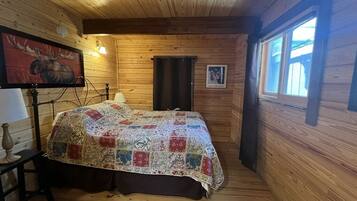 2 bedrooms, travel crib, free WiFi, bed sheets