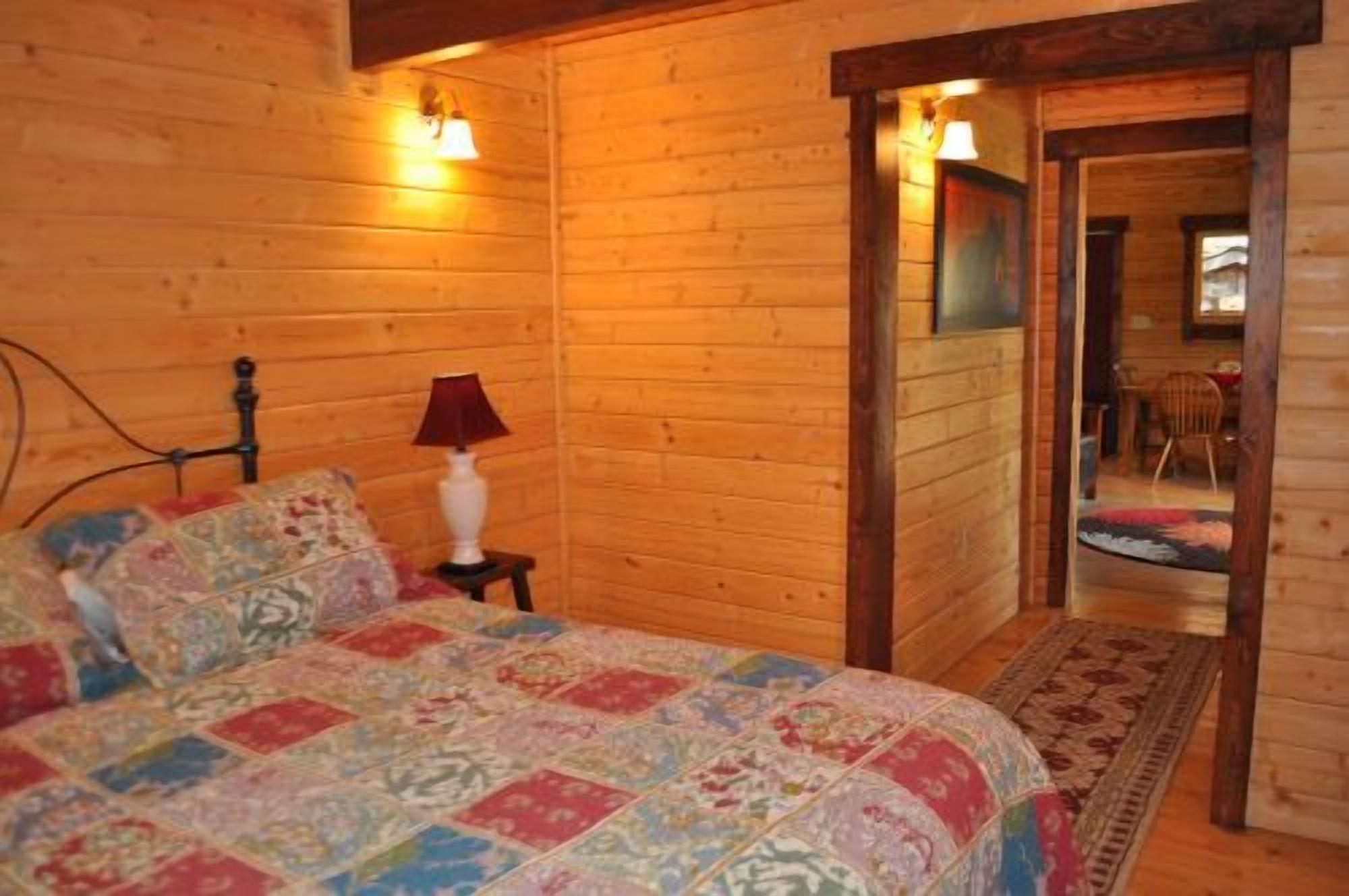 2 bedrooms, travel cot, free WiFi, bed sheets