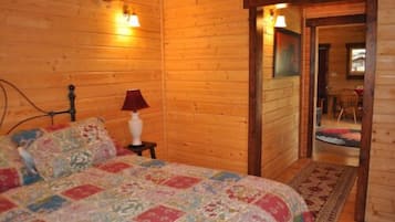 2 bedrooms, travel cot, free WiFi, bed sheets