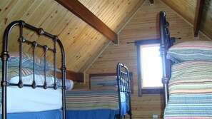 2 bedrooms, travel cot, free WiFi, bed sheets