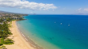 Beach nearby, sun loungers, beach towels