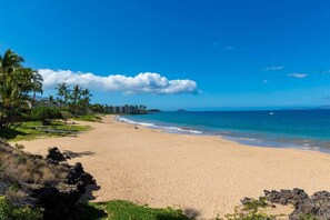 Beach nearby, sun-loungers, beach towels