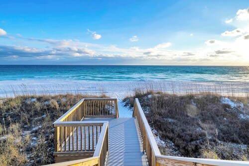 Sol Mate | Beach Front with Large Private Pool