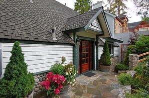 Exterior detail - LAKE FRONT with VIEWS, private DOCK & AC (Lake Arrowhead)