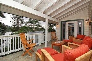 Terrace/patio - LAKE FRONT with VIEWS, private DOCK & AC (Lake Arrowhead)