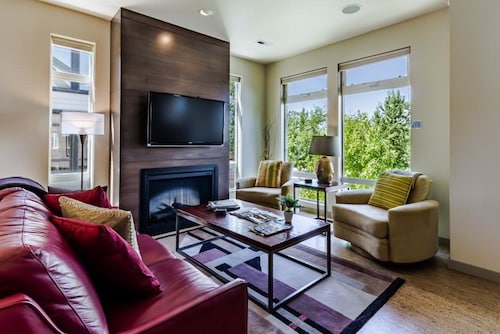 Urban Oasis in Downtown Walla Walla.  Walk to Wine, Restaurants and More!