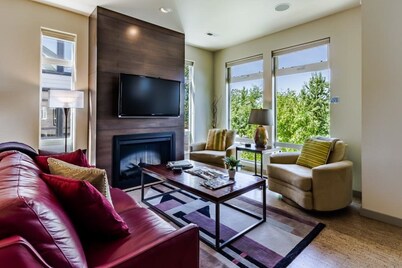 Urban Oasis in Downtown Walla Walla.  Walk to Wine, Restaurants and More!