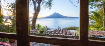 Lake Front Paradise, - Natur, Abenteuer & Mayakultur kollidieren