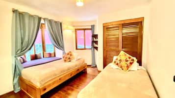 3 bedrooms, desk, iron/ironing board, WiFi