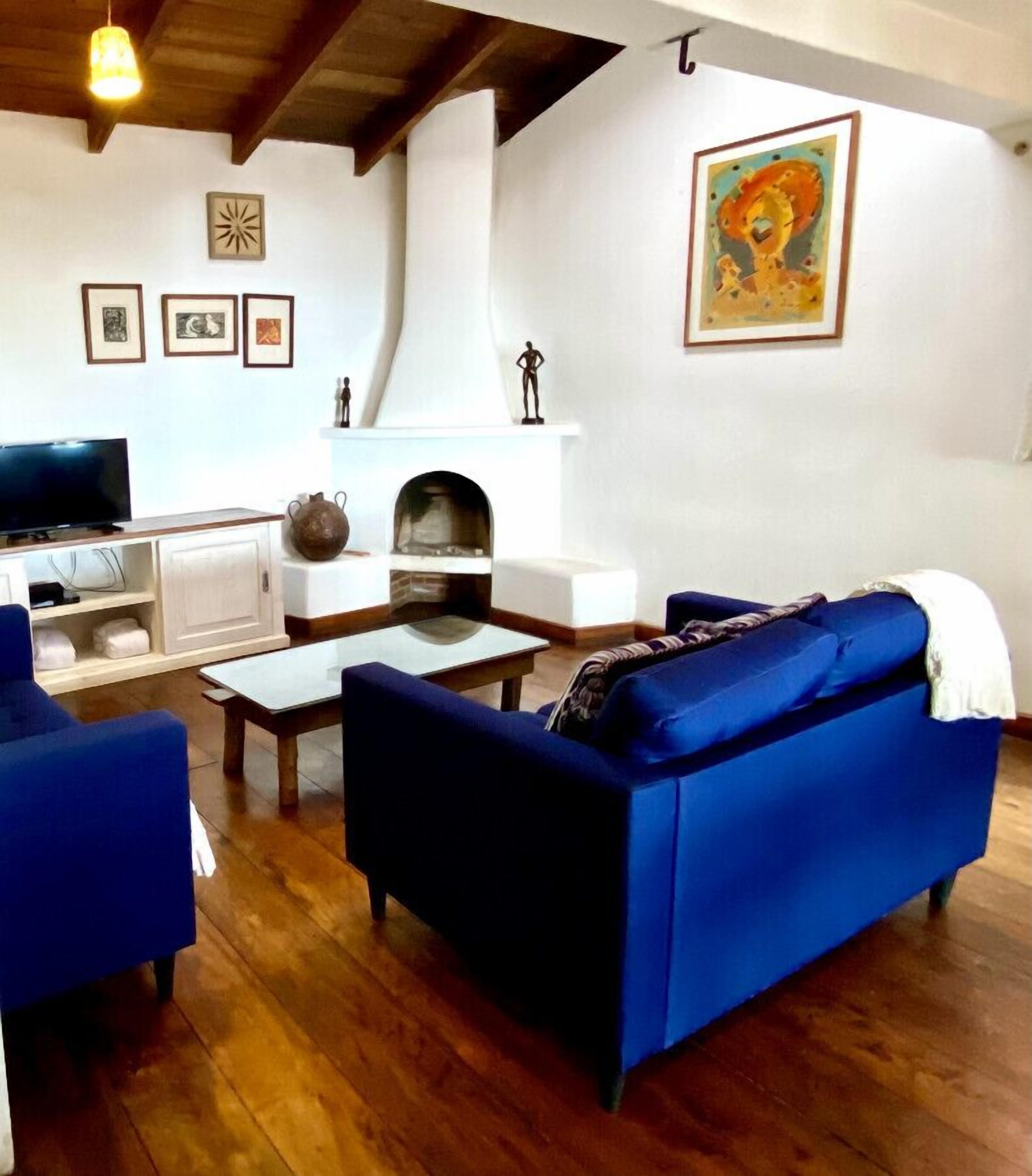 Televisión, chimenea