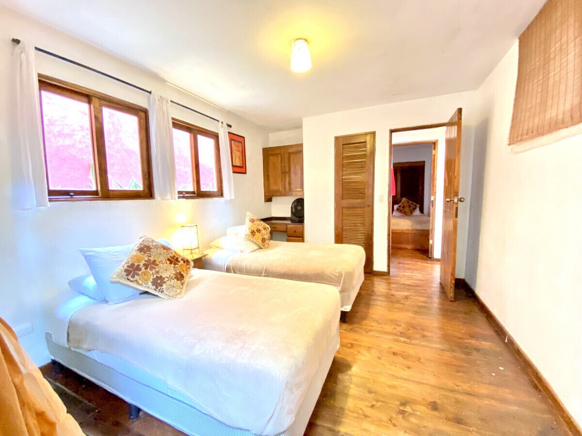 3 slaapkamers, een bureau, een strijkplank/strijkijzer, wifi