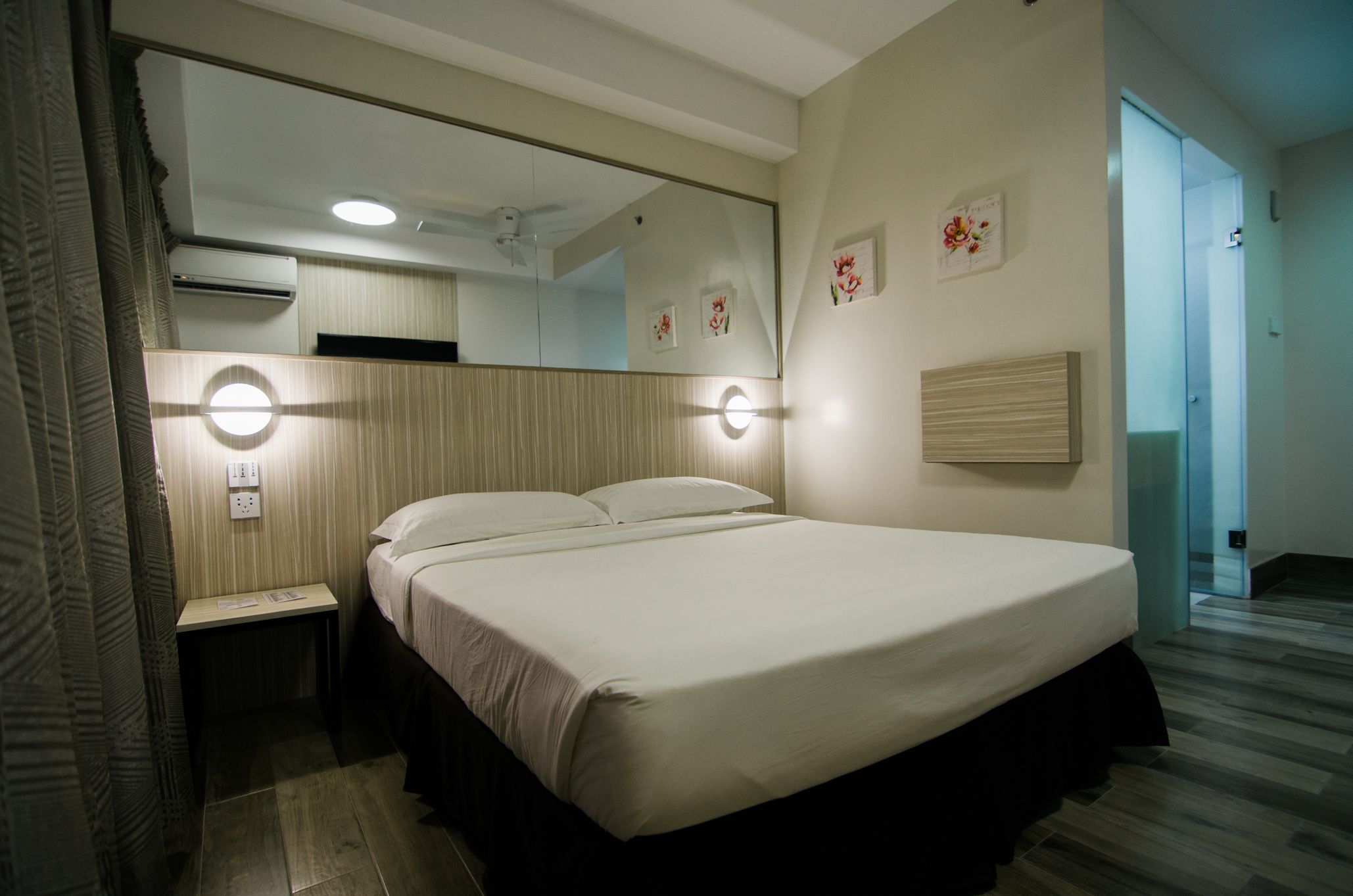 desk, rollaway beds, free wifi, bed sheets