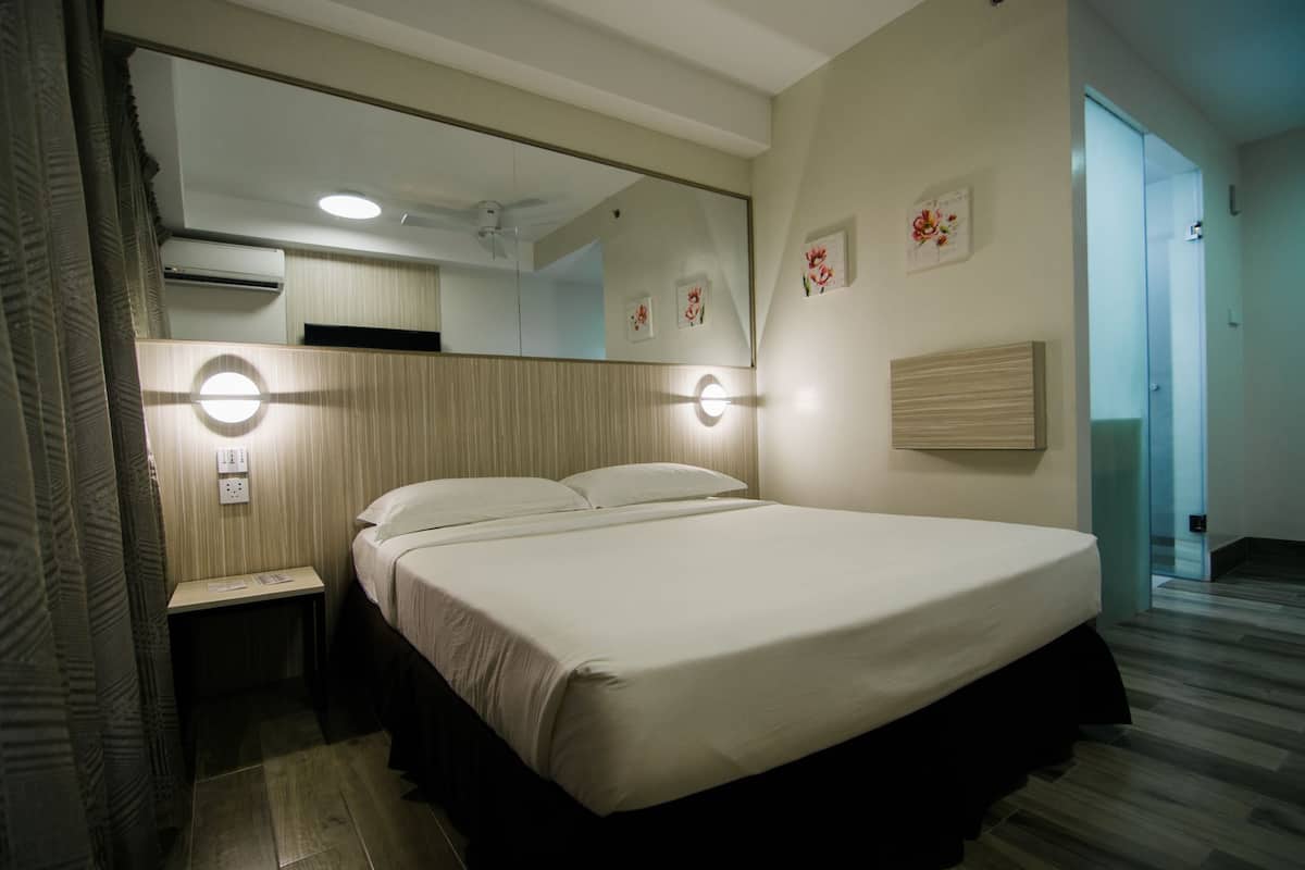 desk, rollaway beds, free wifi, bed sheets