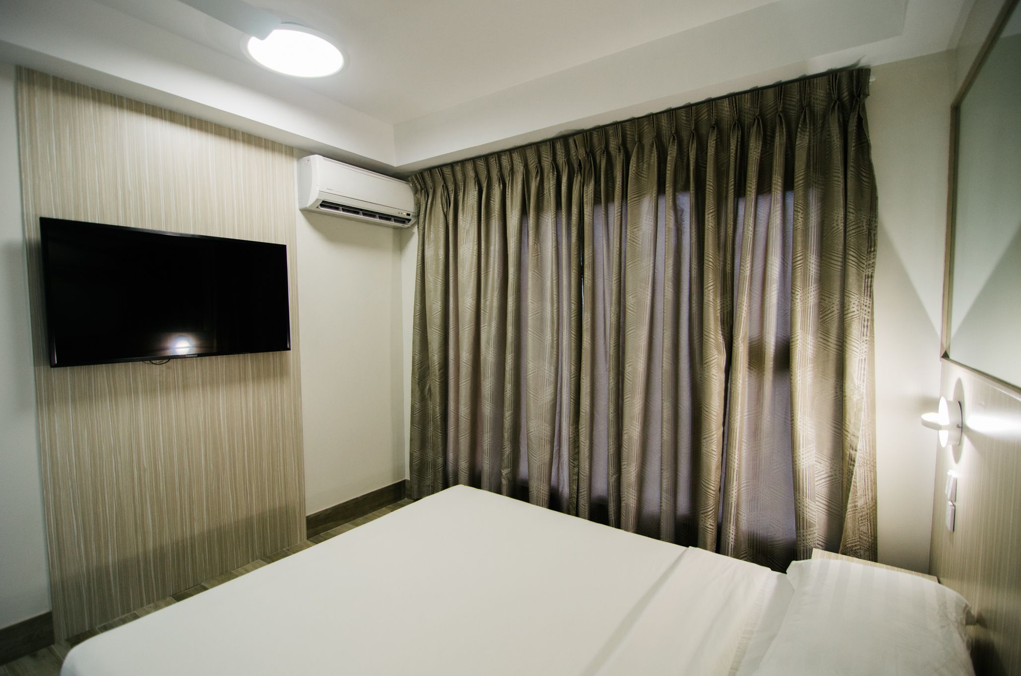 desk, rollaway beds, free wifi, bed sheets