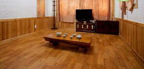 Cheonnyeoneoi Miso | Free WiFi - Songhak Pension (Gyeongju)