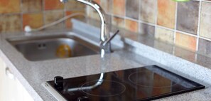 Cheonnyeoneoi Miso | Private kitchenette | Electric kettle - Songhak Pension (Gyeongju)