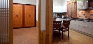 Songhak | In-room dining