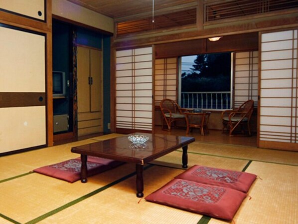 Habitación tradicional, baño compartido (Japanese Style) | Servicio a la habitación