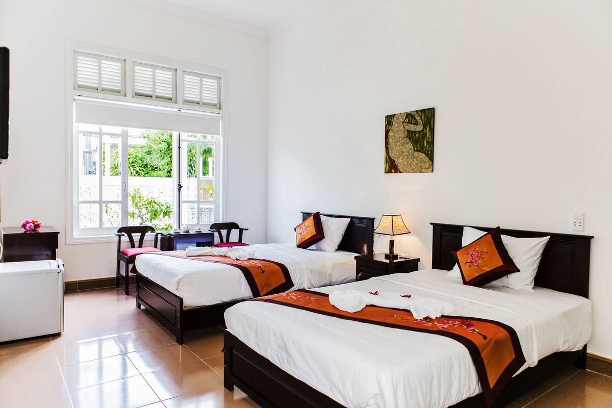 Twin Room | Minibar, desk, WiFi (free)