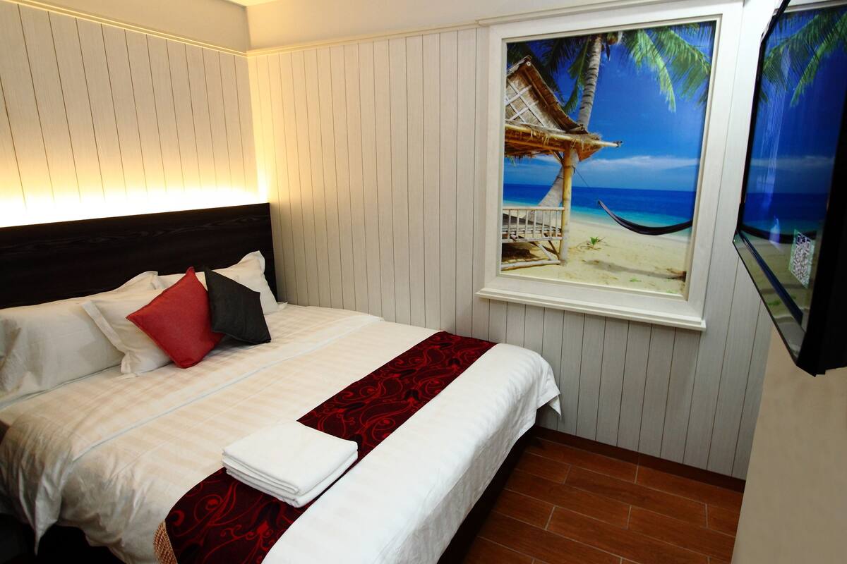 Deluxe Room, 1 Queen Bed, No Windows | Desk, iron/ironing board (on request), WiFi (free)